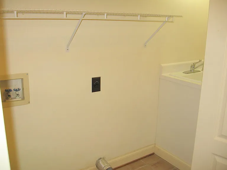 105 Mariners Cir — Photo 17