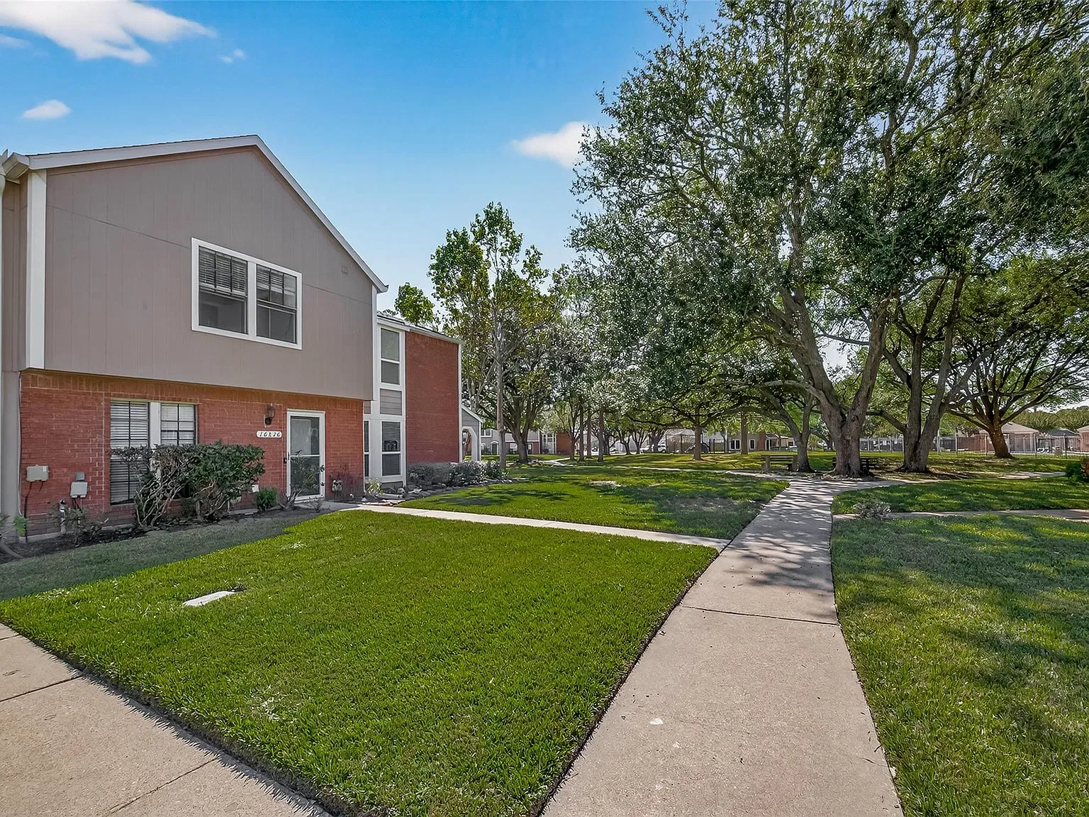 3 bed, 2.5 bath, 1320 sqft, $2,000 — Photo 3