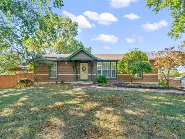 305 NW 17th St, Blue Springs, MO 64015