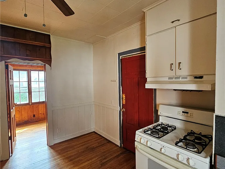 9 Rowley St #3 — Photo 6