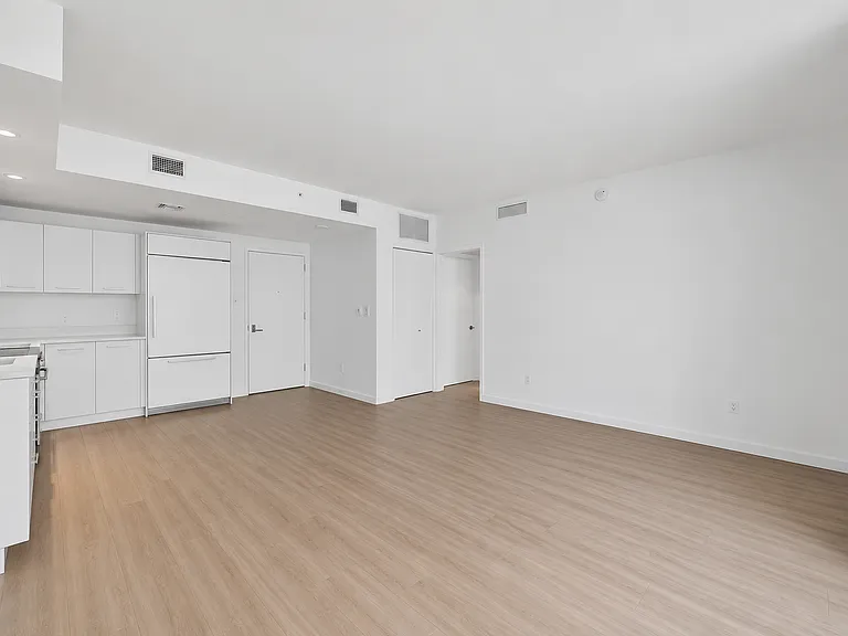 45 SW 9th St #1304 — Photo 1