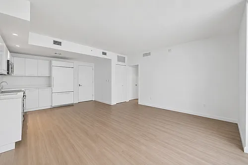 45 SW 9th St #1304 Photo 1