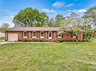 861 Fieldstone Rd, Mooresville, NC 28115