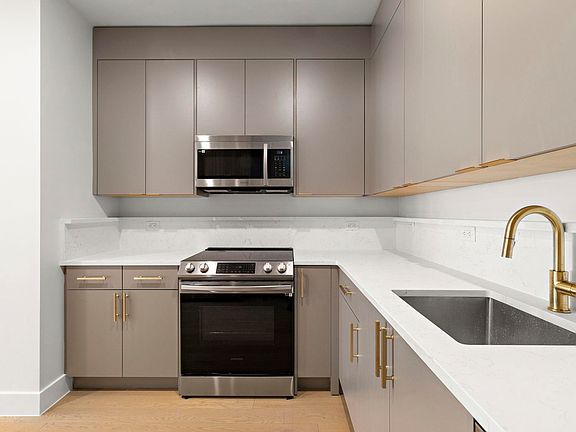 4th image of 35 Orchard St #505