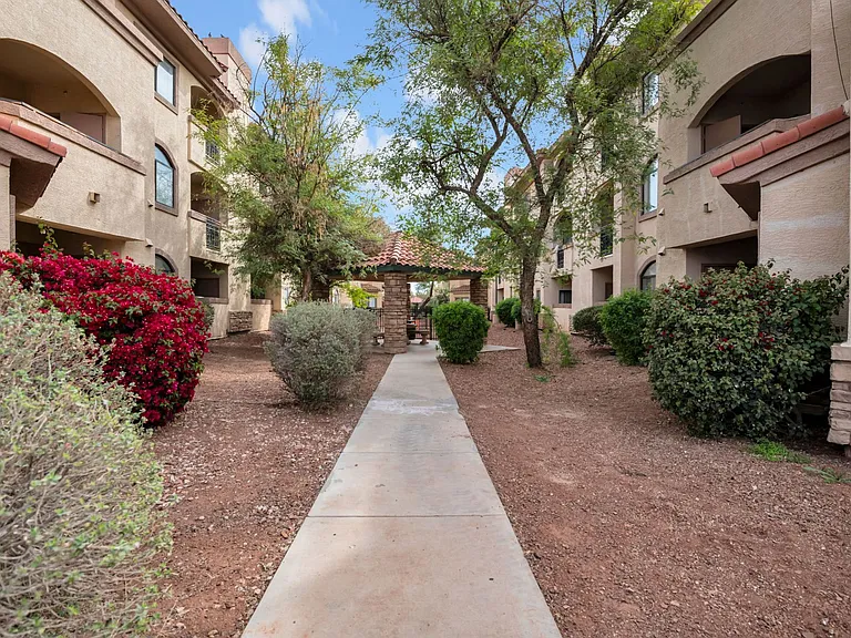 Desert Jewel Apartments — Photo 20