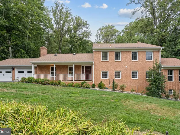 9204 Maria Ave, Great Falls, VA 22066