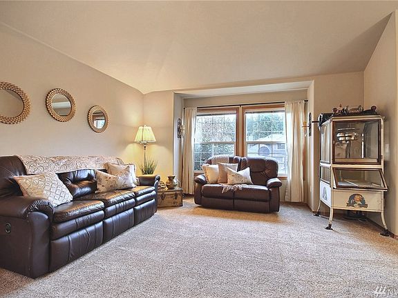 Formal living space off the entry with new carpet and pad!