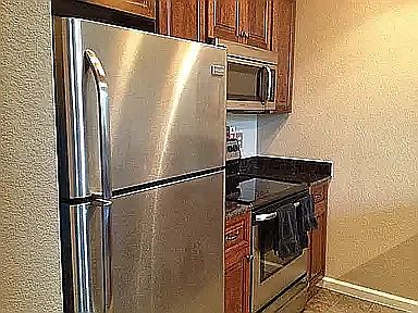 1st image of 2048 Colonial Ave #2