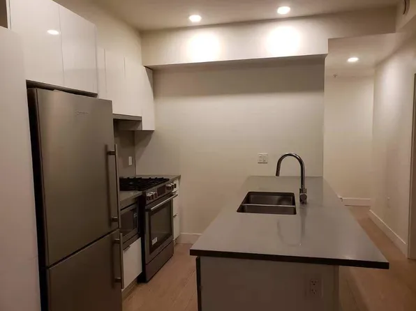 2666 Duke St, Vancouver, BC V5R 4S9