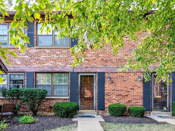 7957 Royal Arms Ct, Saint Louis, MO 63123