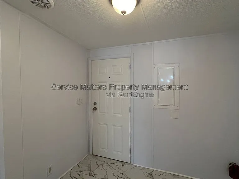 8006 Malone Rd — Photo 34