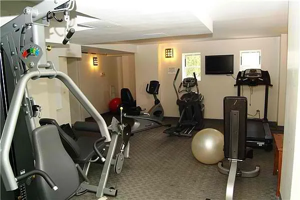 Sold by R New York | media 10