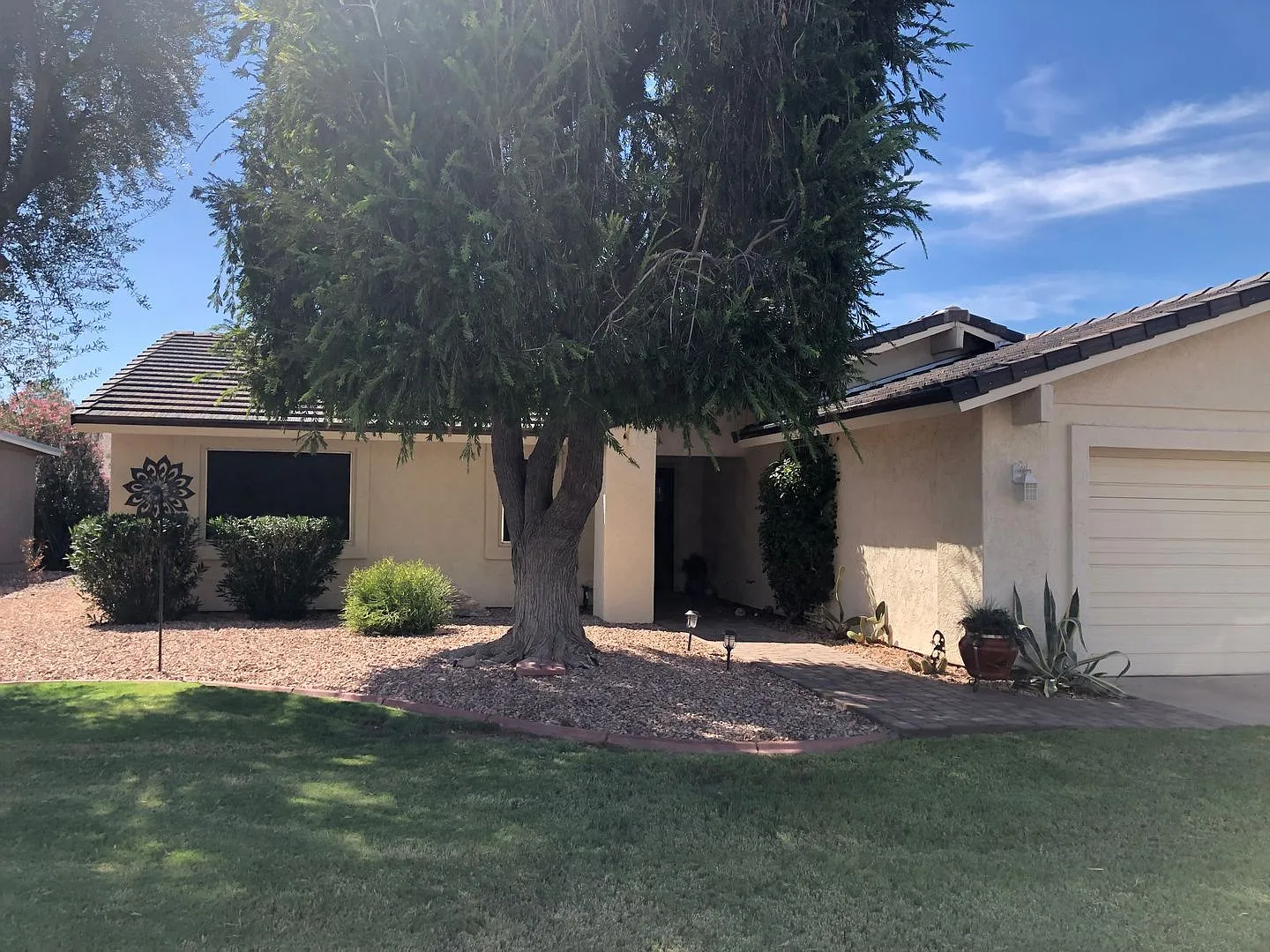 Lovely two-bedroom, 2 bath home in the grass in Leisure World. Available 12/1/26 to 3/31/2027, Mu... — Photo 2
