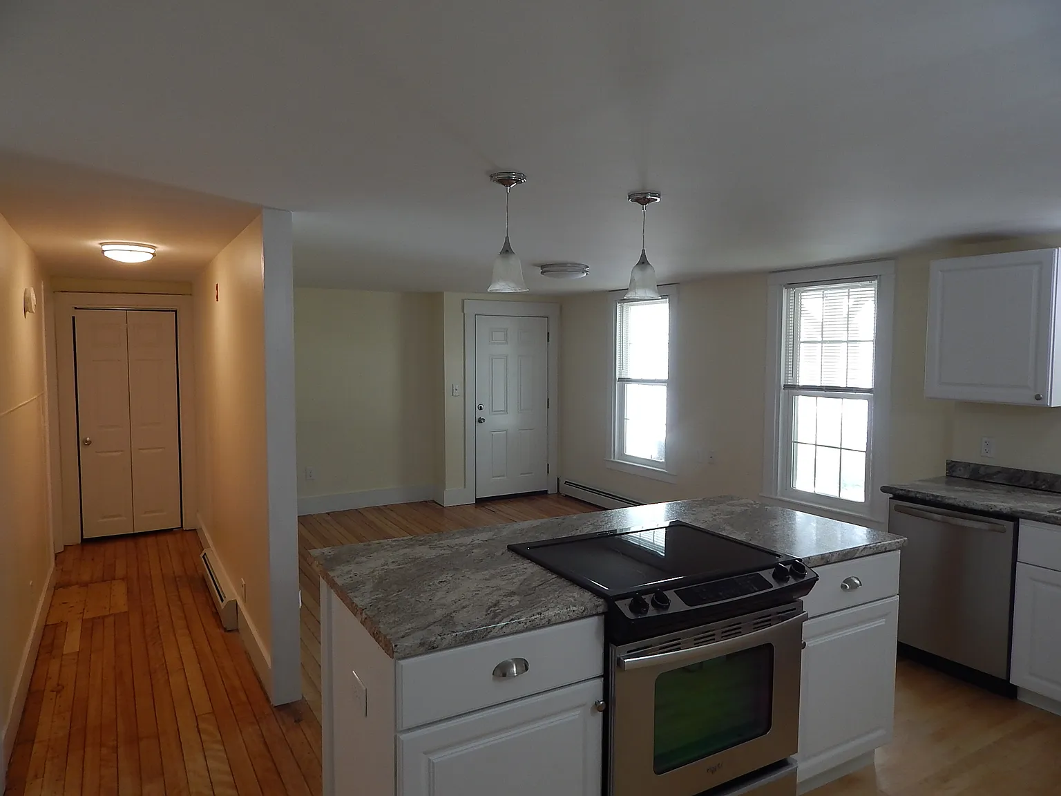 2 bed, 700 sqft, $2,300 — Photo 3