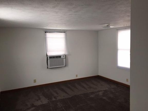 3rd image of 700 W Fairfield St #2
