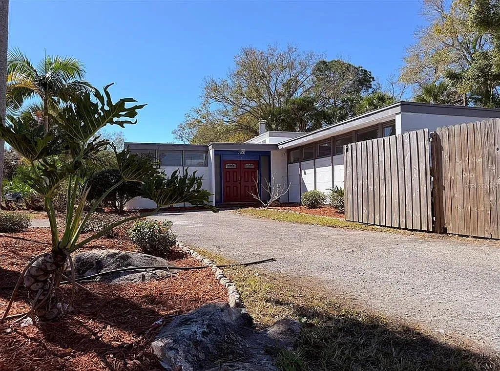 5 bed, 2578 sqft, $4,200 — Photo 1