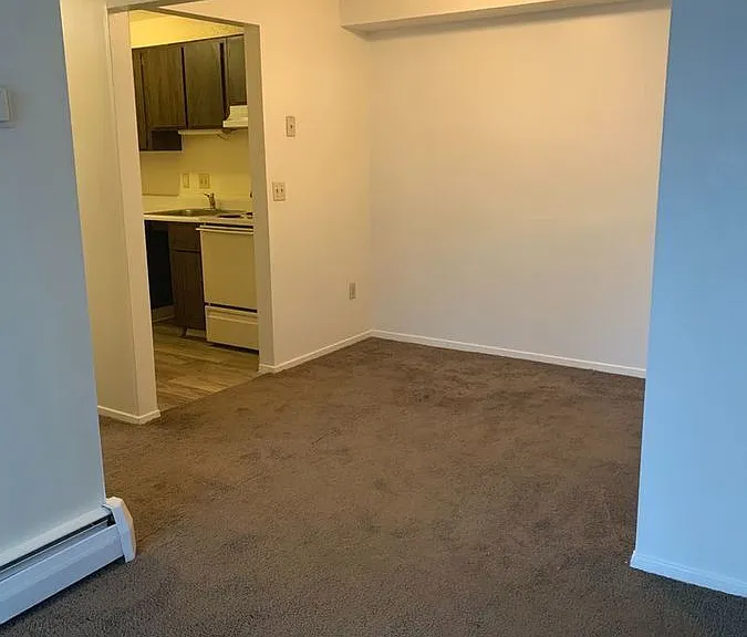 1454 W River Rd N #G — Photo 2