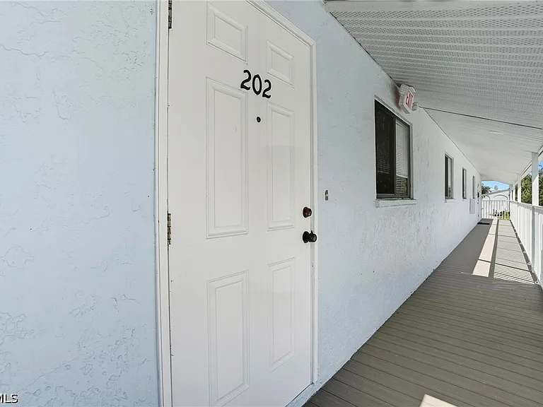 1203 SW 48th Ter #202 — Photo 4