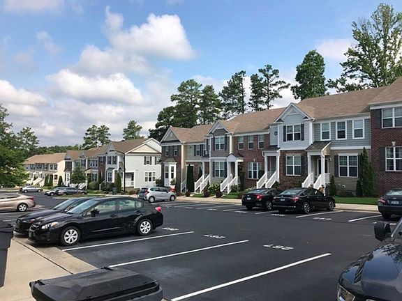 2nd image of 100 Stratford Lakes Dr #271