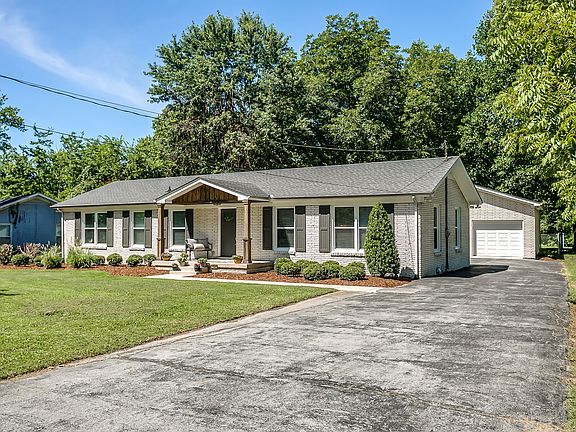 2nd image of 806 S Baird Ln