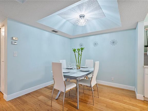 3rd image of 7330 Ashmont Cir #209