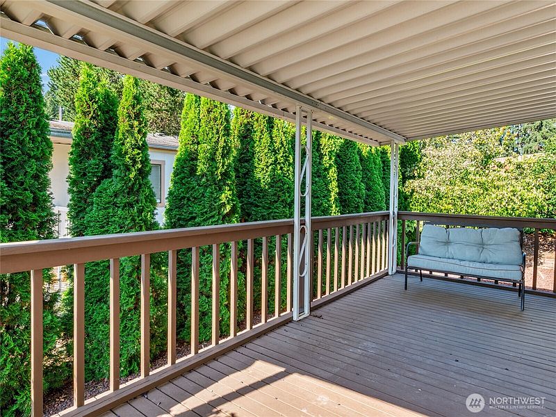 3rd image of 6883 Capricorn Lane NE