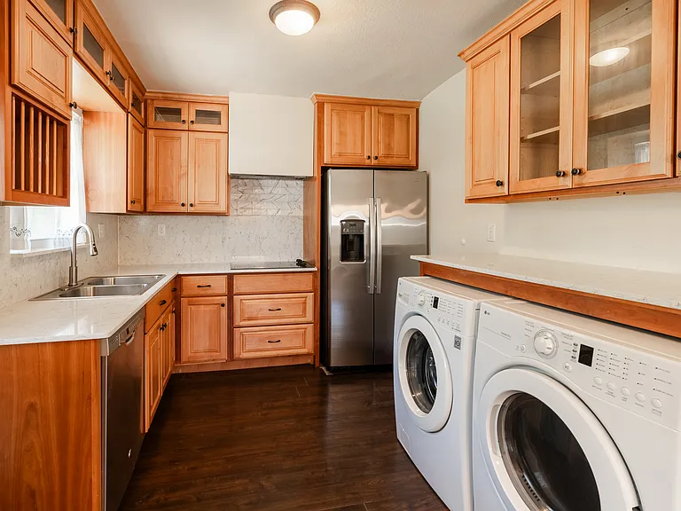 219 Colton Dr — Photo 8