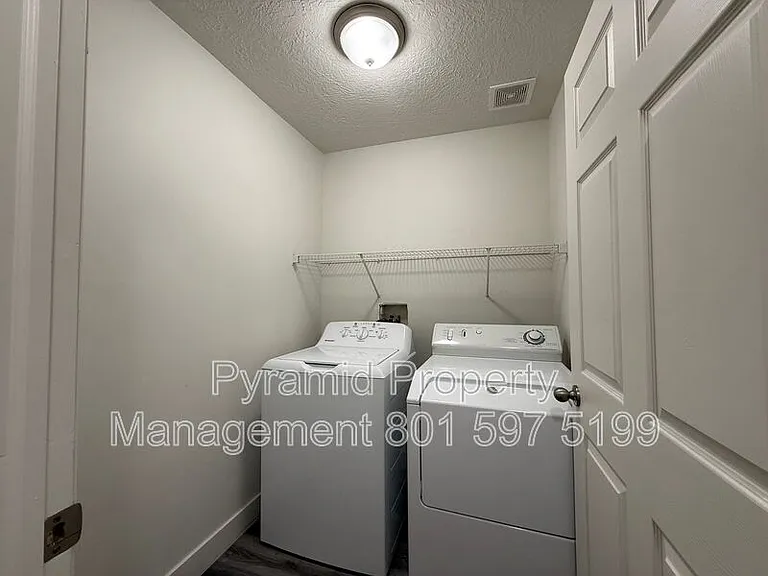 3178 S 945 E #B — Photo 11