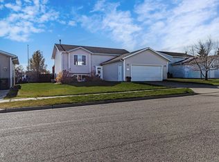 3713 Lewis Rd NW, Mandan, ND 58554