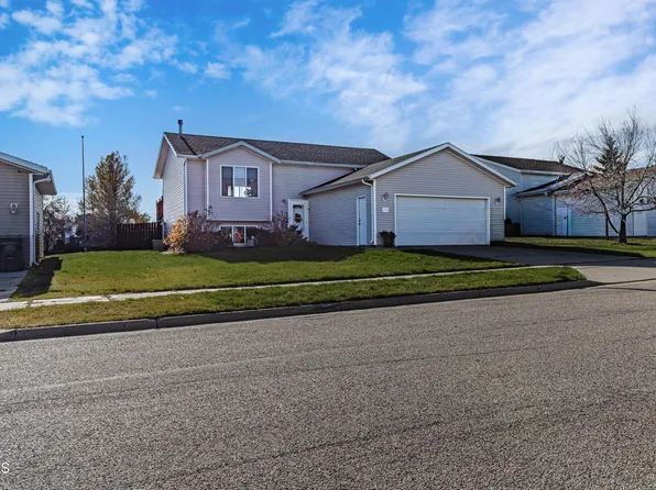 3713 Lewis Rd NW, Mandan, ND 58554