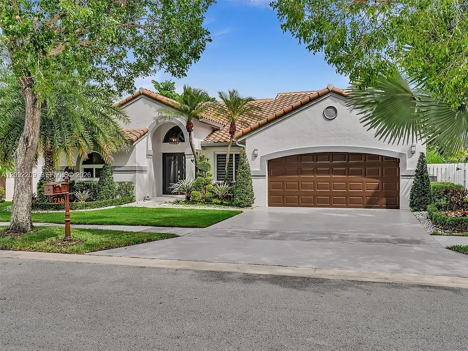 716 Lake Blvd
