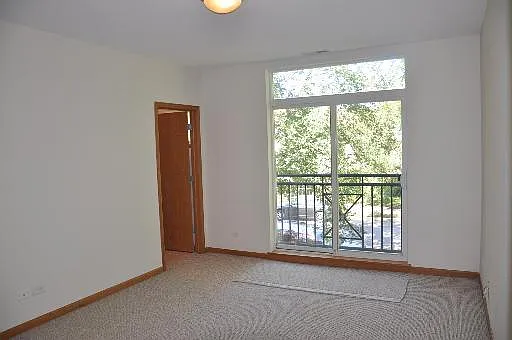 5529 W Higgins Ave #101 — Photo 4