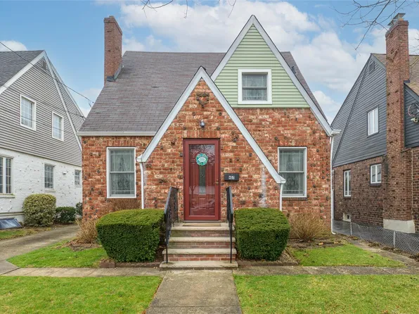 457 Pennsylvania Avenue, Williston Park, NY 11596