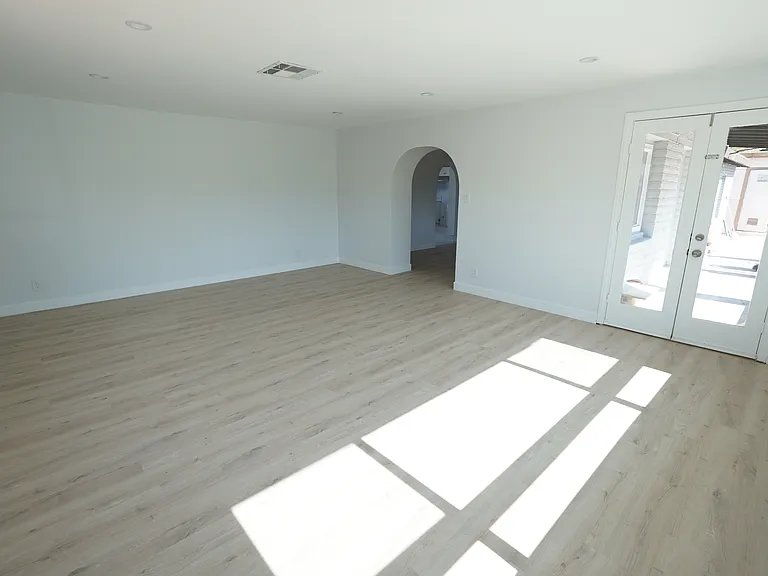 4545 W Columbia Way — Photo 8