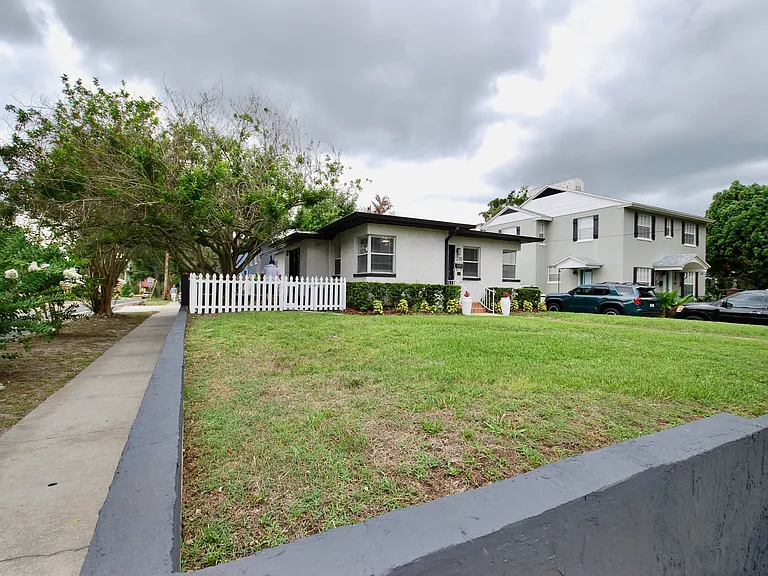 230 E Concord St — Photo 33