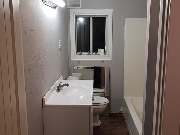 5th image of 124 E Willow Ave