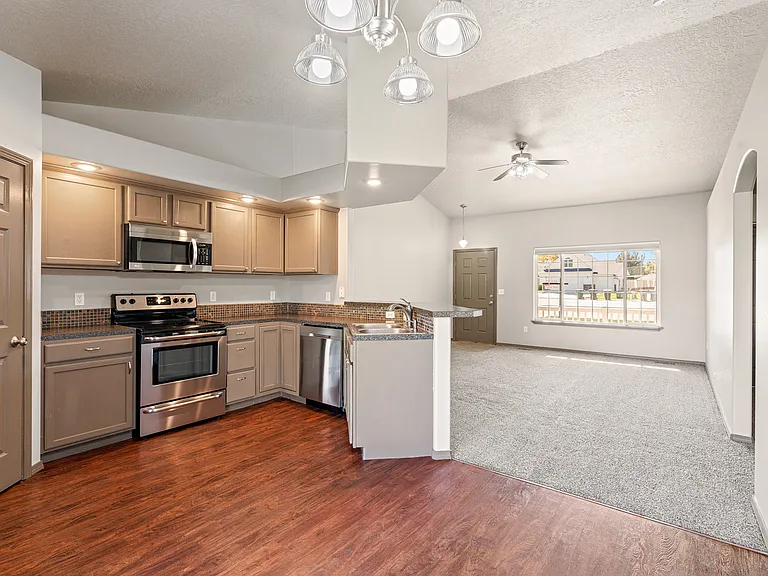 178 E Northridge Ct — Photo 17