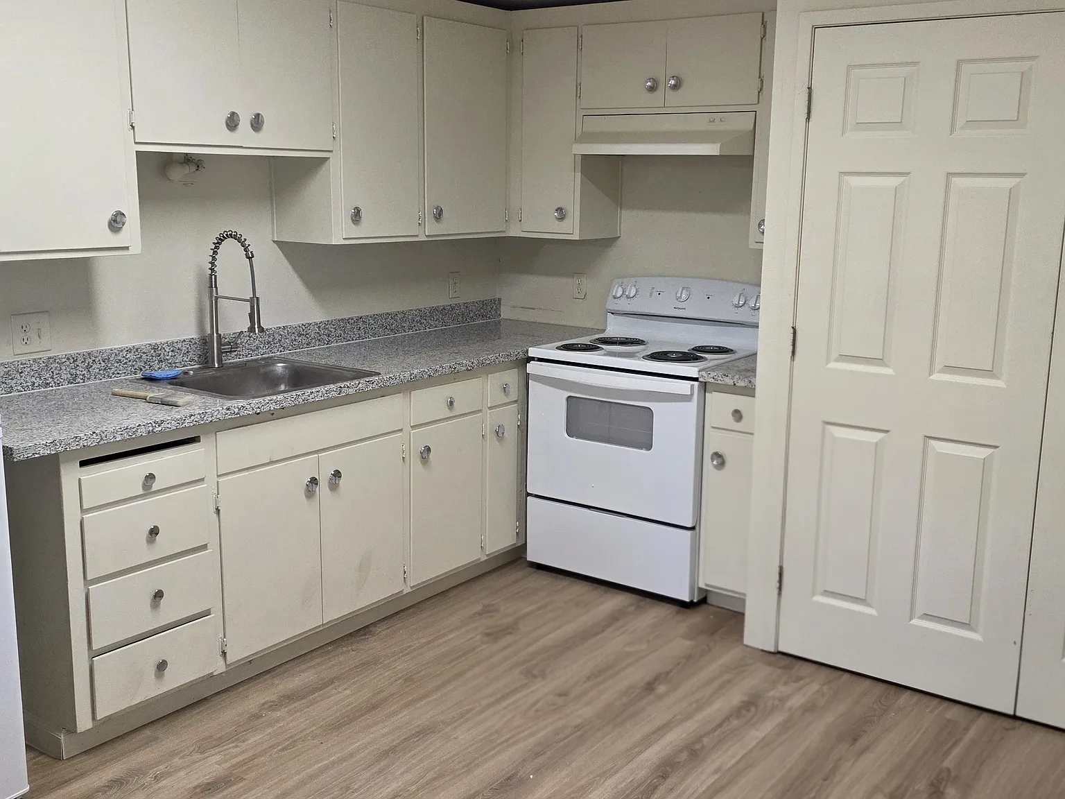 2 bed, 700 sqft, $1,450 — Photo 2