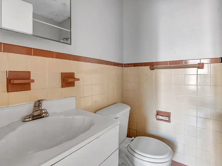 42 Trumbull St — Photo 4