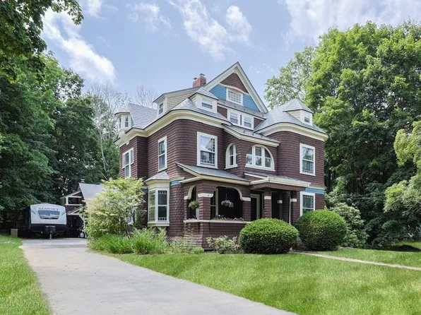 14 Baker St, Foxboro, MA 02035