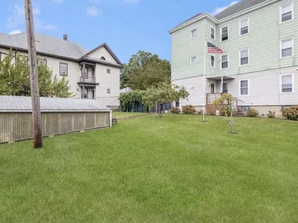 121 Hope St, New Bedford, MA 02745