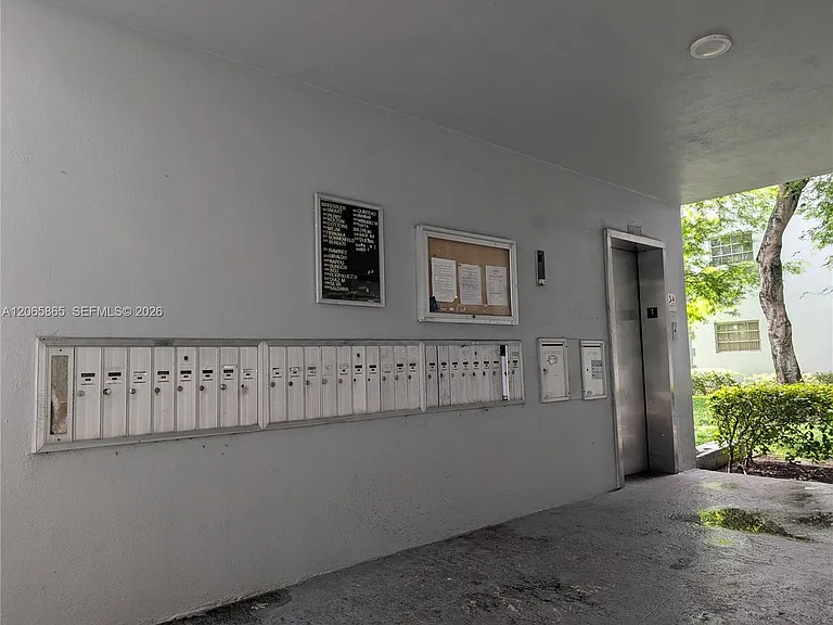 900 Tallwood Ave #305 — Photo 18