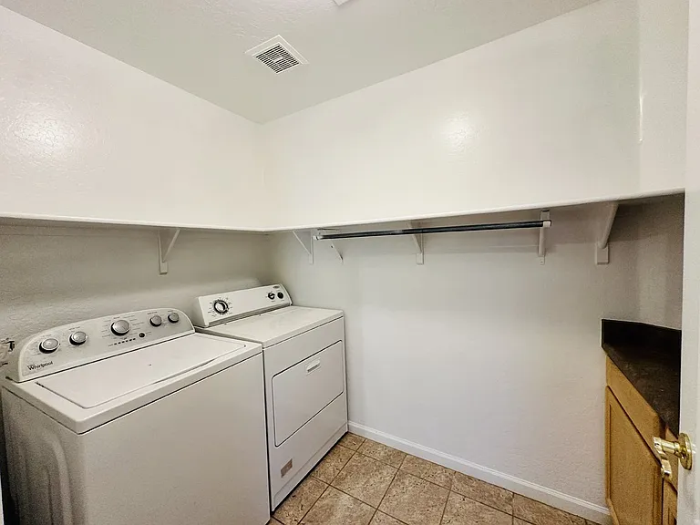 672 W Raven Dr — Photo 40
