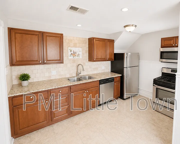 3620 Hudson St — Photo 3