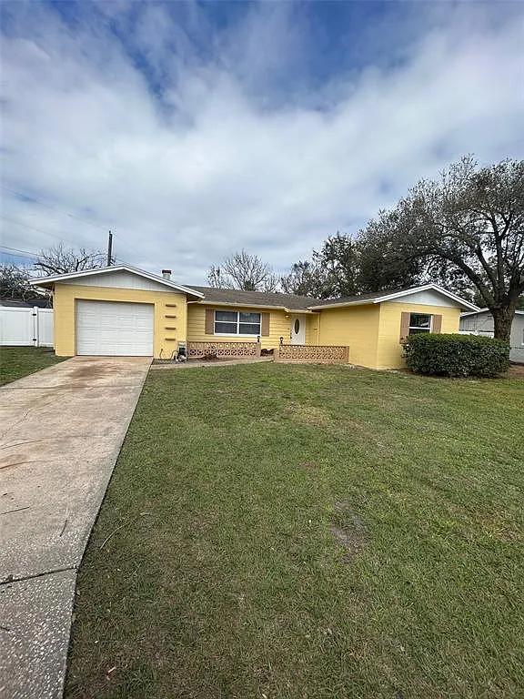 3 bed, 2.0 bath, 1295 sqft, $1,995 — Photo 1