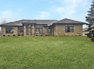 1979 Red Oak Ln, Spring Grove, IL 60081