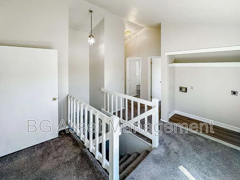 810 3rd St — Photo 8