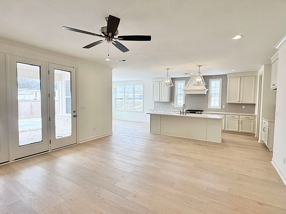 3rd image of 260 Bibury Ln