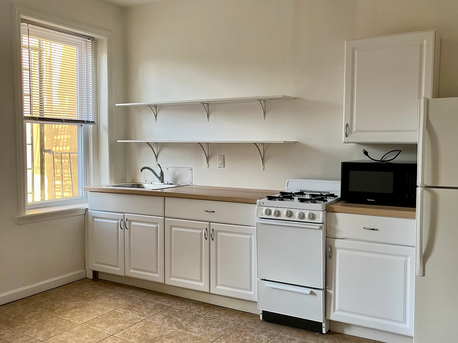 Studio, 350 sqft, $2,200 — Photo 4