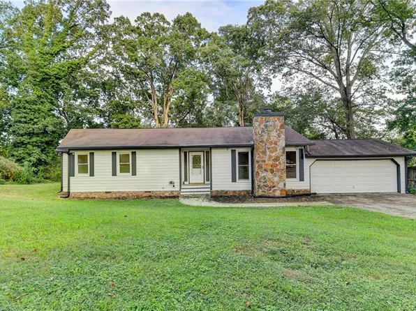 656 Field Cliff Dr, Stone Mountain, GA 30087